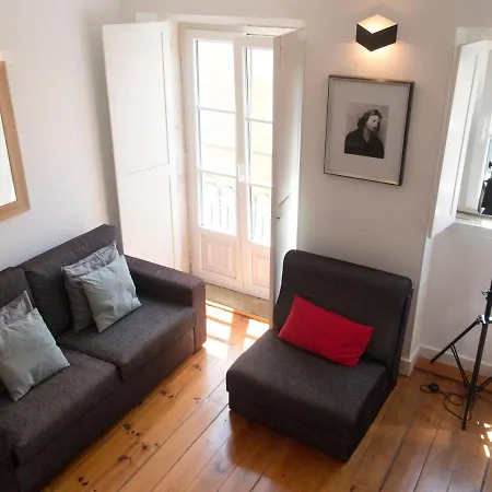 Amalia's Charming & Bright Duplex Apt In Rossio Lägenhet