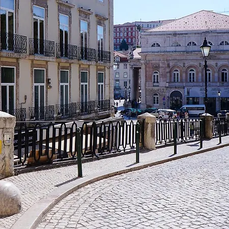 Amalia's Charming & Bright Duplex Apt In Rossio * Lizbona