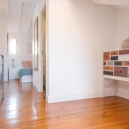 Amalia's Charming & Bright Duplex Apt In Rossio 아파트 리스본