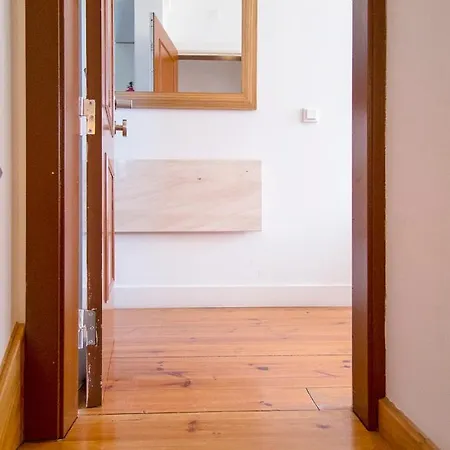 아파트 Amalia's Charming & Bright Duplex Apt In Rossio *