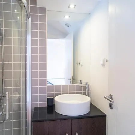 Amalia's Charming & Bright Duplex Apt In Rossio * 리스본