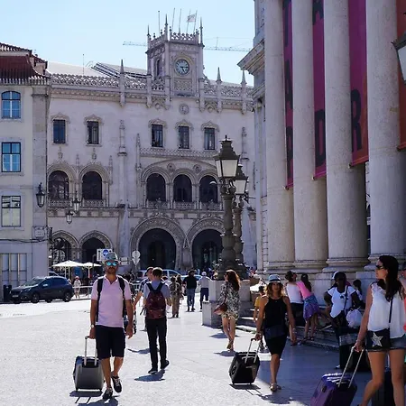 Amalia's Charming & Bright Duplex Apt In Rossio 아파트 *